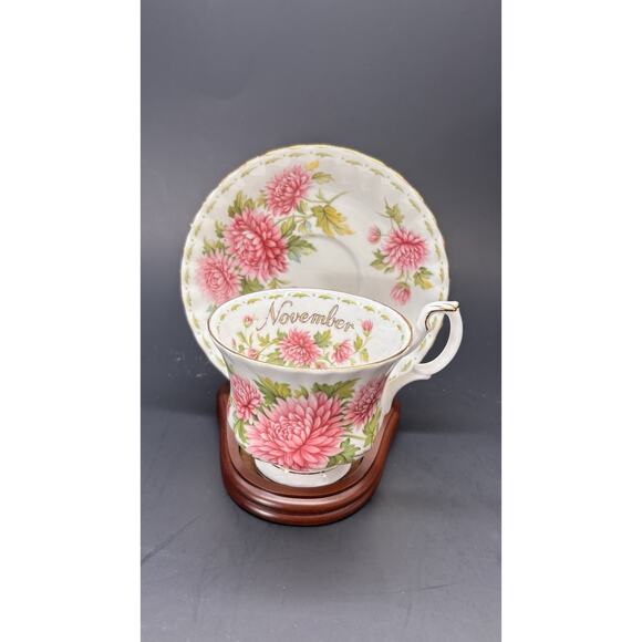 Royal Albert "November" chrysanthemum flower of the month Teacup Cup Saucer Engl - Picture 14 of 15